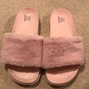 INC Fuzzy Pink Slides ✨💕